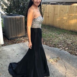 Nox Annabel Rhinestone Gown